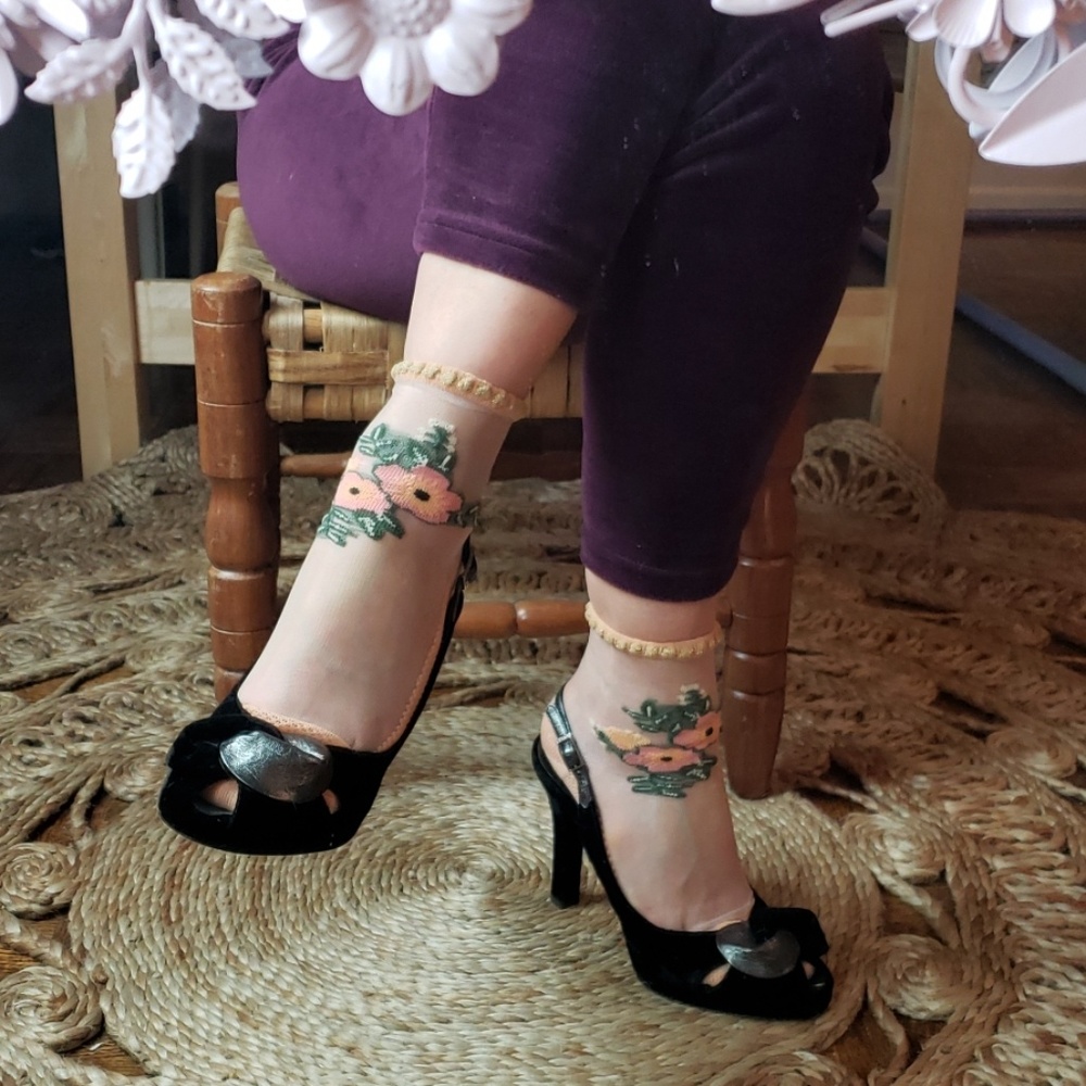 VINTAGE//GORGEOUS VELVET// FENDI HEEL - Picture 2 of 8